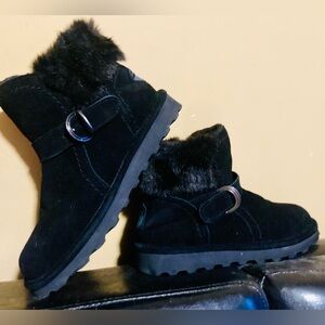 Women’s 8.5 Bearpaw Koko Black Suede Sheep Pad Wool Lining Slip On Snow Bootie